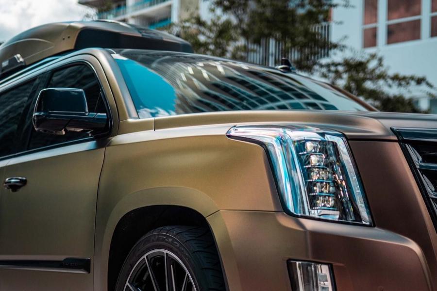 Детали экстерьера Cadillac Escalade ESV by MetroWrapz 2019 года  (фото 4 из 5)